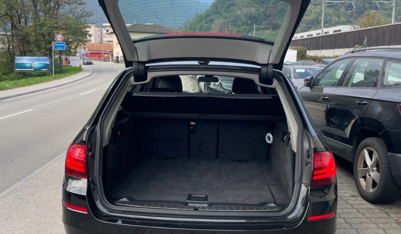 
								BMW 520d xDrive Touring Steptronic full									