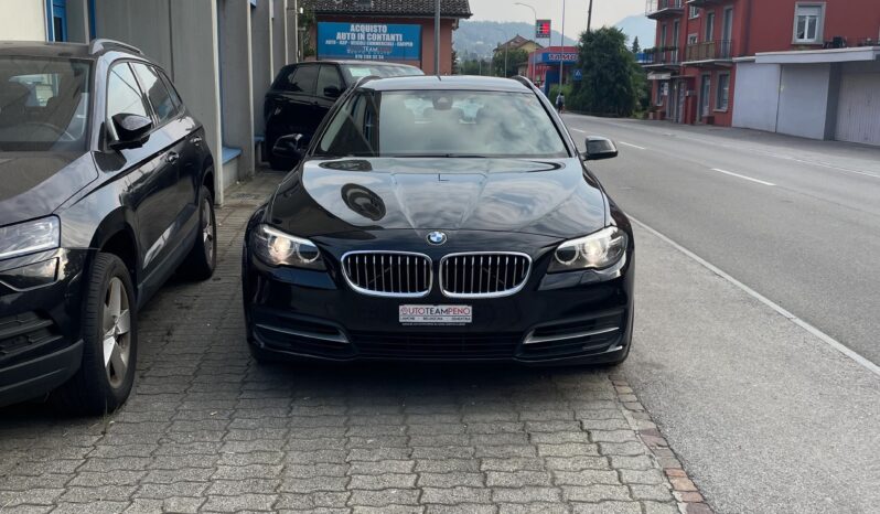 
								BMW 520d xDrive Touring Steptronic full									