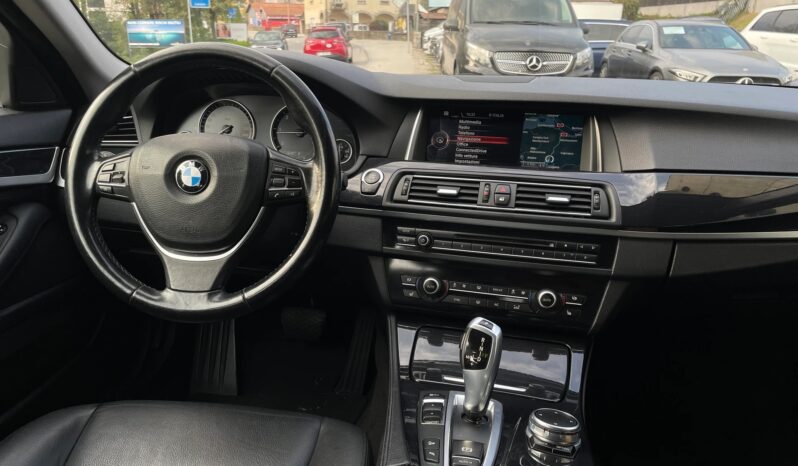 
								BMW 520d xDrive Touring Steptronic full									