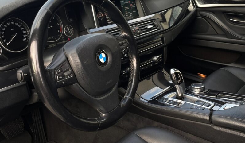 
								BMW 520d xDrive Touring Steptronic full									