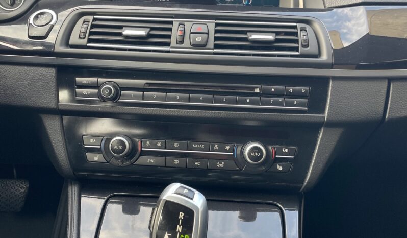 
								BMW 520d xDrive Touring Steptronic full									