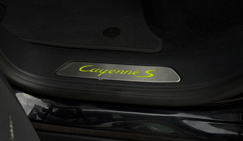 
								PORSCHE Cayenne S E-Hybrid full									