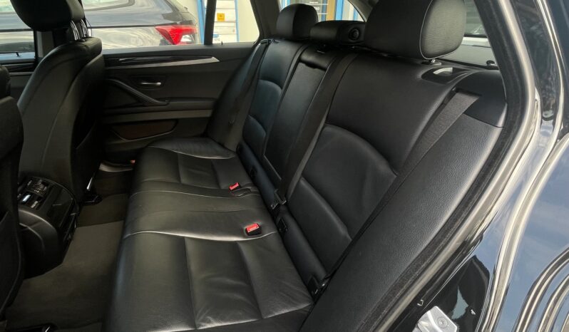 
								BMW 520d xDrive Touring Steptronic full									