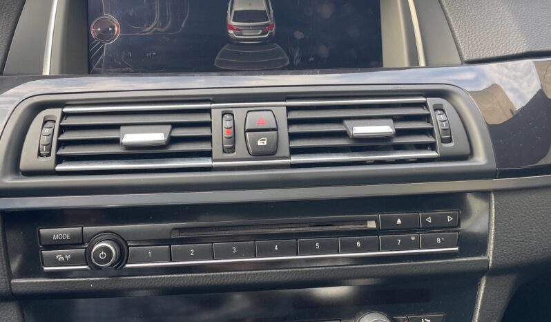 
								BMW 520d xDrive Touring Steptronic full									