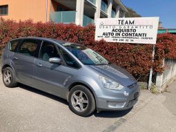 FORD S-Max 2.0i Titanium (Monovolume)
