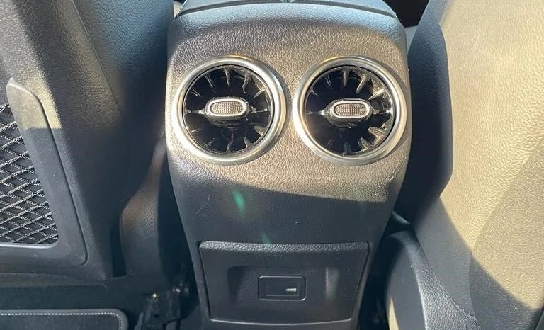 
								MERCEDES-BENZ A 180 Progressive 7G-DCT (Berlina) full									
