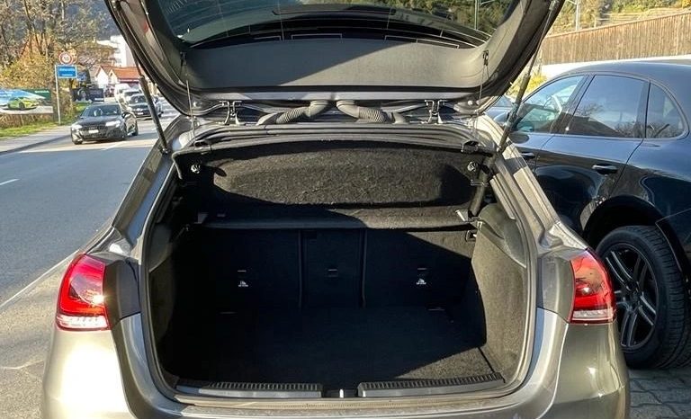 
								MERCEDES-BENZ A 180 Progressive 7G-DCT (Berlina) full									