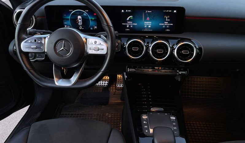 
								MERCEDES-BENZ A 200 AMG Line 7G-DCT (Berlina) full									