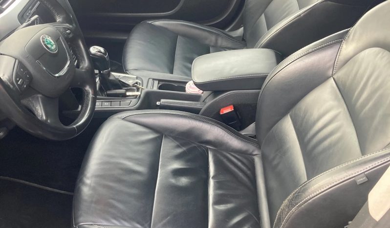 
								SKODA Superb Combi 1.8 TSI Elegance (Station wagon) full									