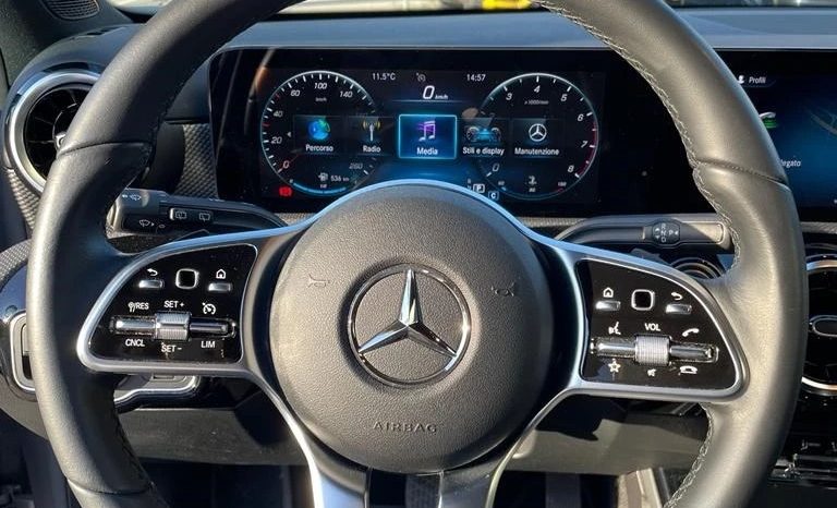 
								MERCEDES-BENZ A 180 Progressive 7G-DCT (Berlina) full									