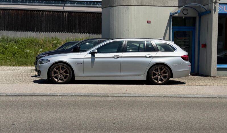 
								BMW 520d Touring Steptronic (Station wagon) full									