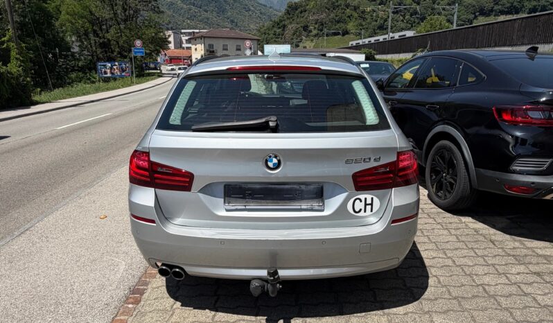 
								BMW 520d Touring Steptronic (Station wagon) full									