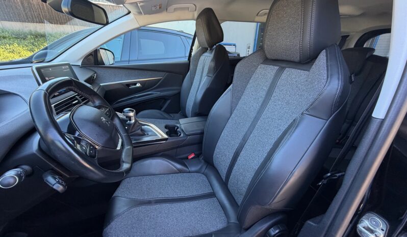 
								PEUGEOT 5008 1.2 Pure Tech Allure (SUV / Fuoristrada) full									